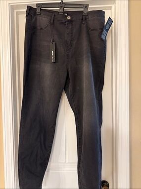 Women’s Fashionova play fair stretch shaping skinny jeans